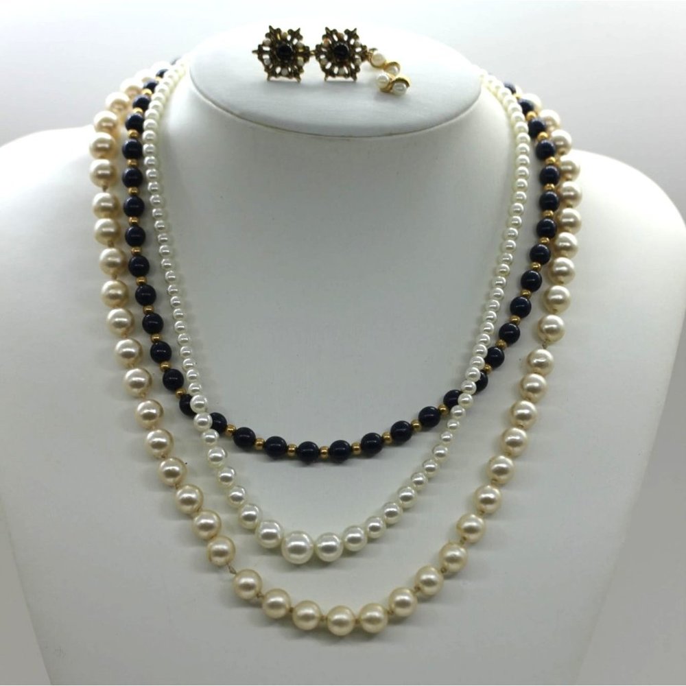 VINTAGE LOT 5 pieces, Monet, hand knotted pearls necklaces, earrings